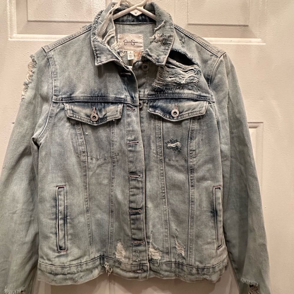 Jessica Simpson light wash floral design demim jacket!